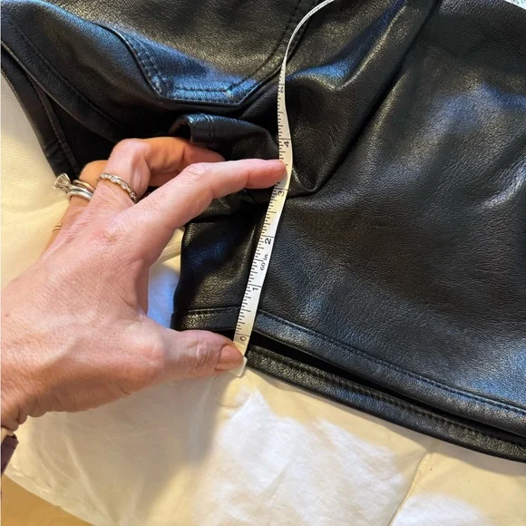 Stella McCartney vegan leather shorts. - Picture 4 of 5